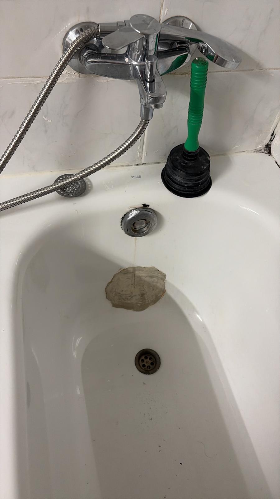 Desatasco de bañera — fontanero profesional Terrassa