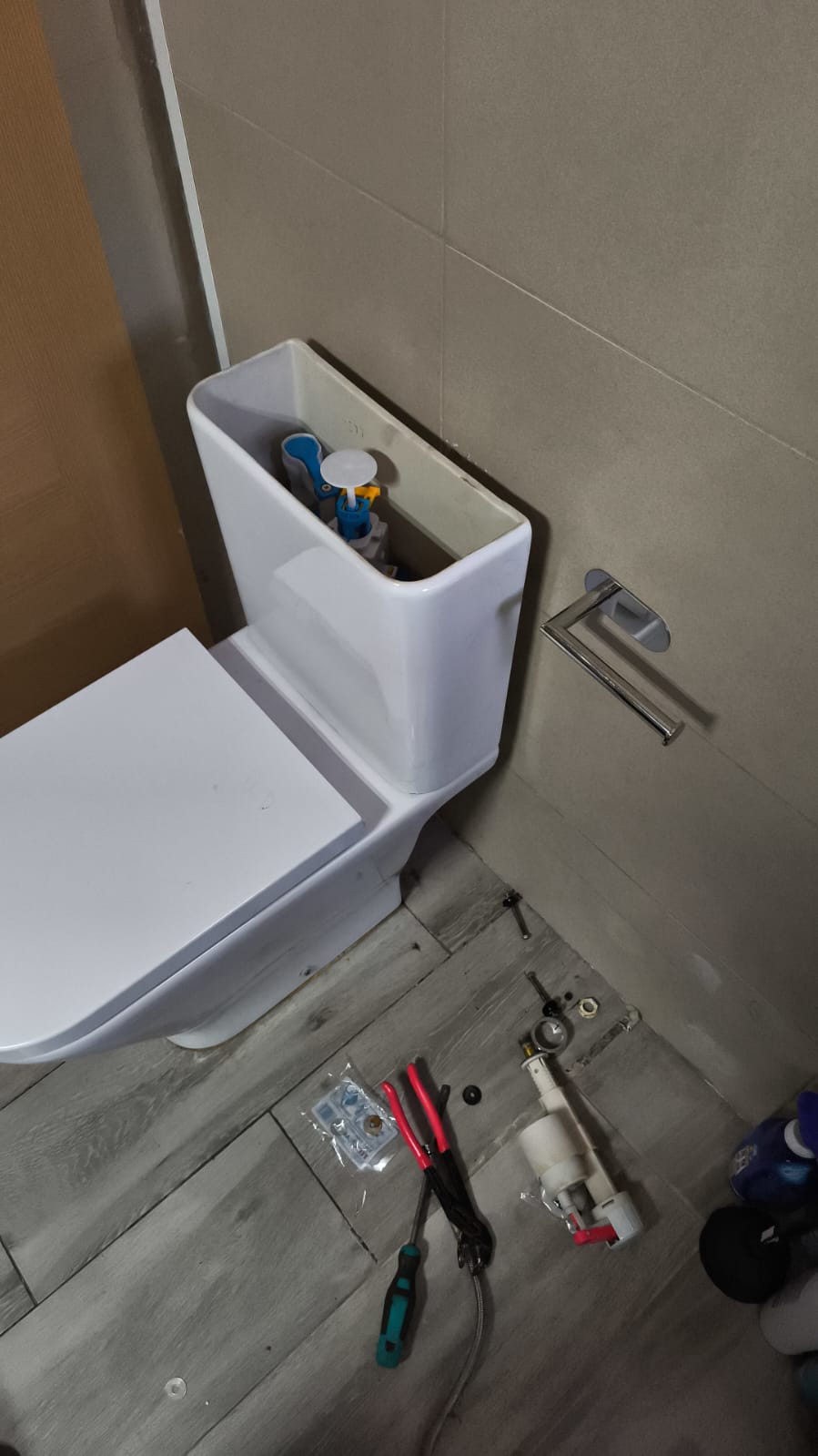 Instalación de cisterna de WC — fontanero Terrassa