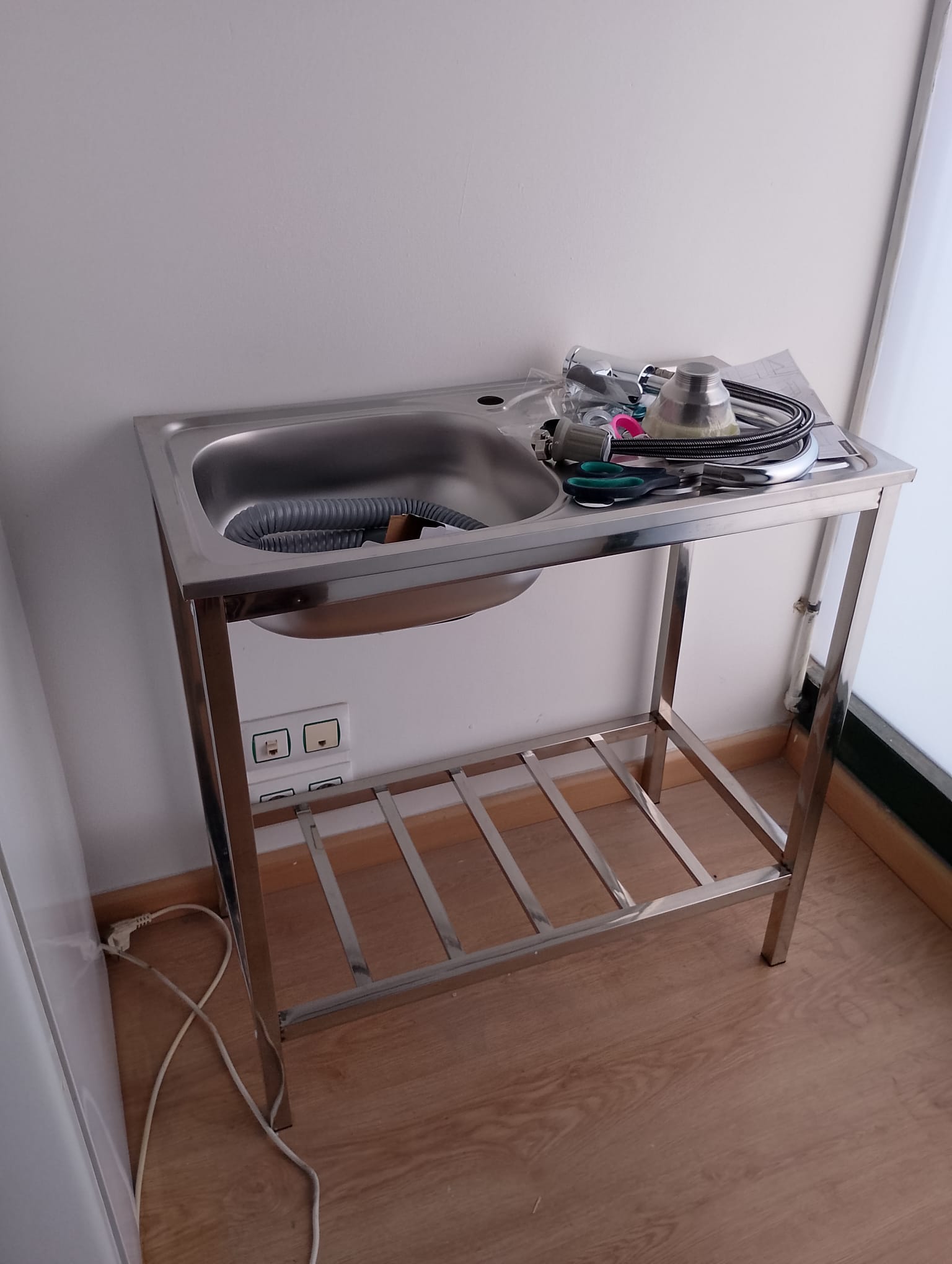 Instalación de fregadero de acero inoxidable — fontanero Terrassa