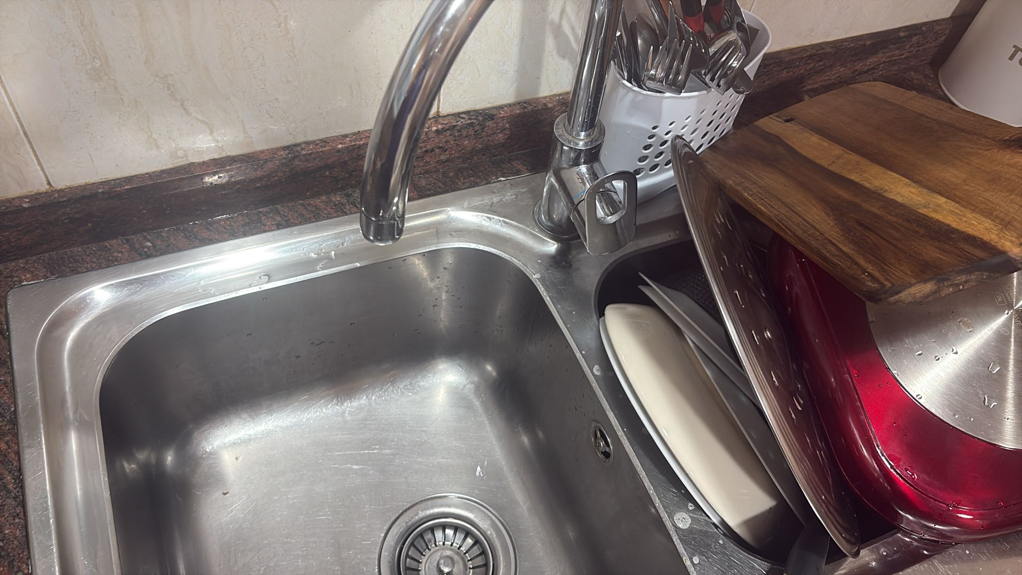 Instalación de grifo en fregadero — fontanero Terrassa